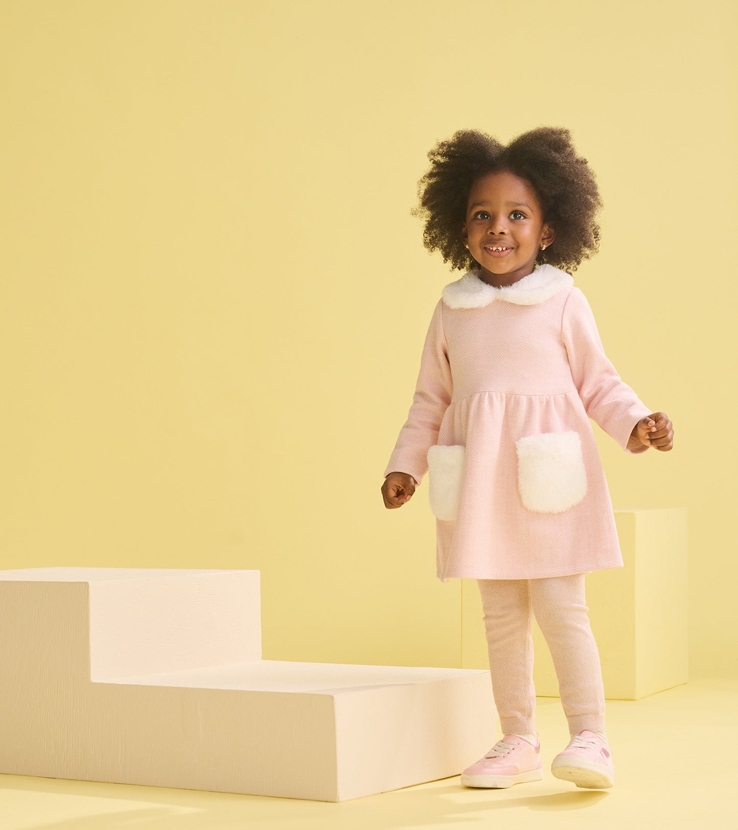 Gold glitter cable knit leggings for baby girls, featuring a snug fit and soft texture, ideal for casual wear.