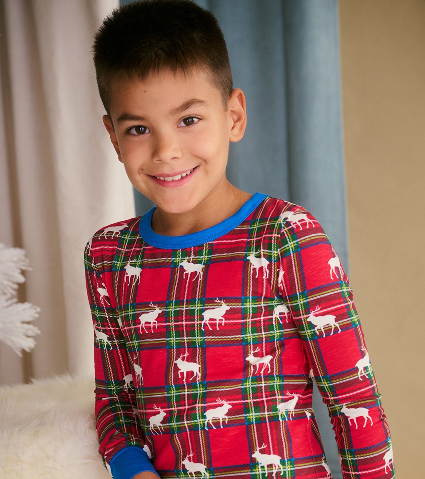 Red plaid pyjama set featuring white elk patterns and a blue collar, suitable for boys aged 2 to 12.