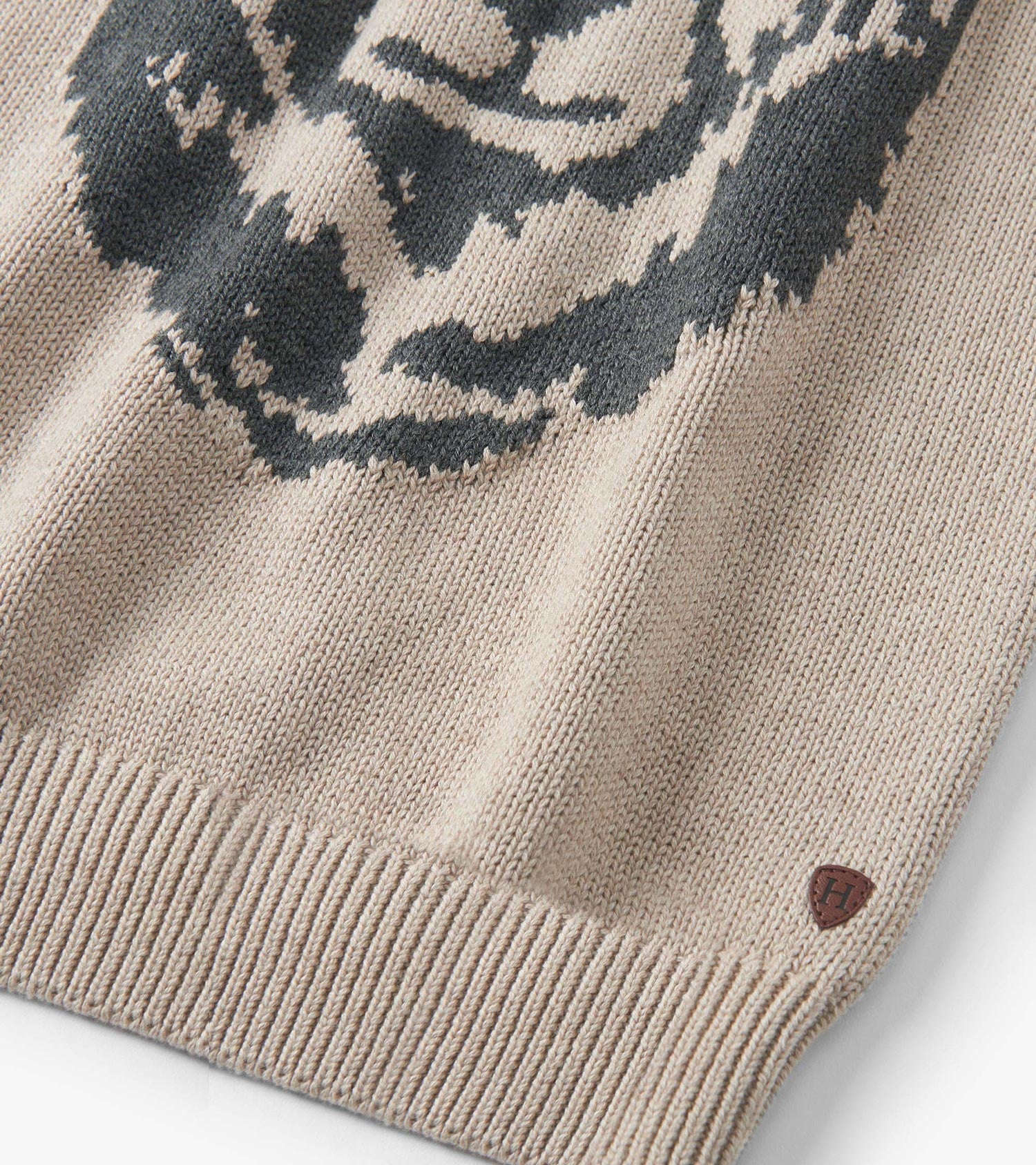 Oatmeal-colored crew neck sweater featuring a bear design, with ribbed hem and cuffs, suitable for boys.