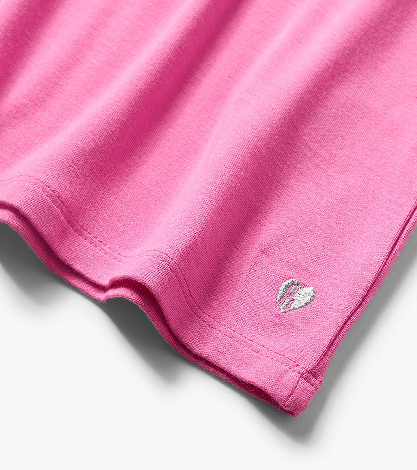 Pink short-sleeve T-shirt hem with small embroidered heart detail
