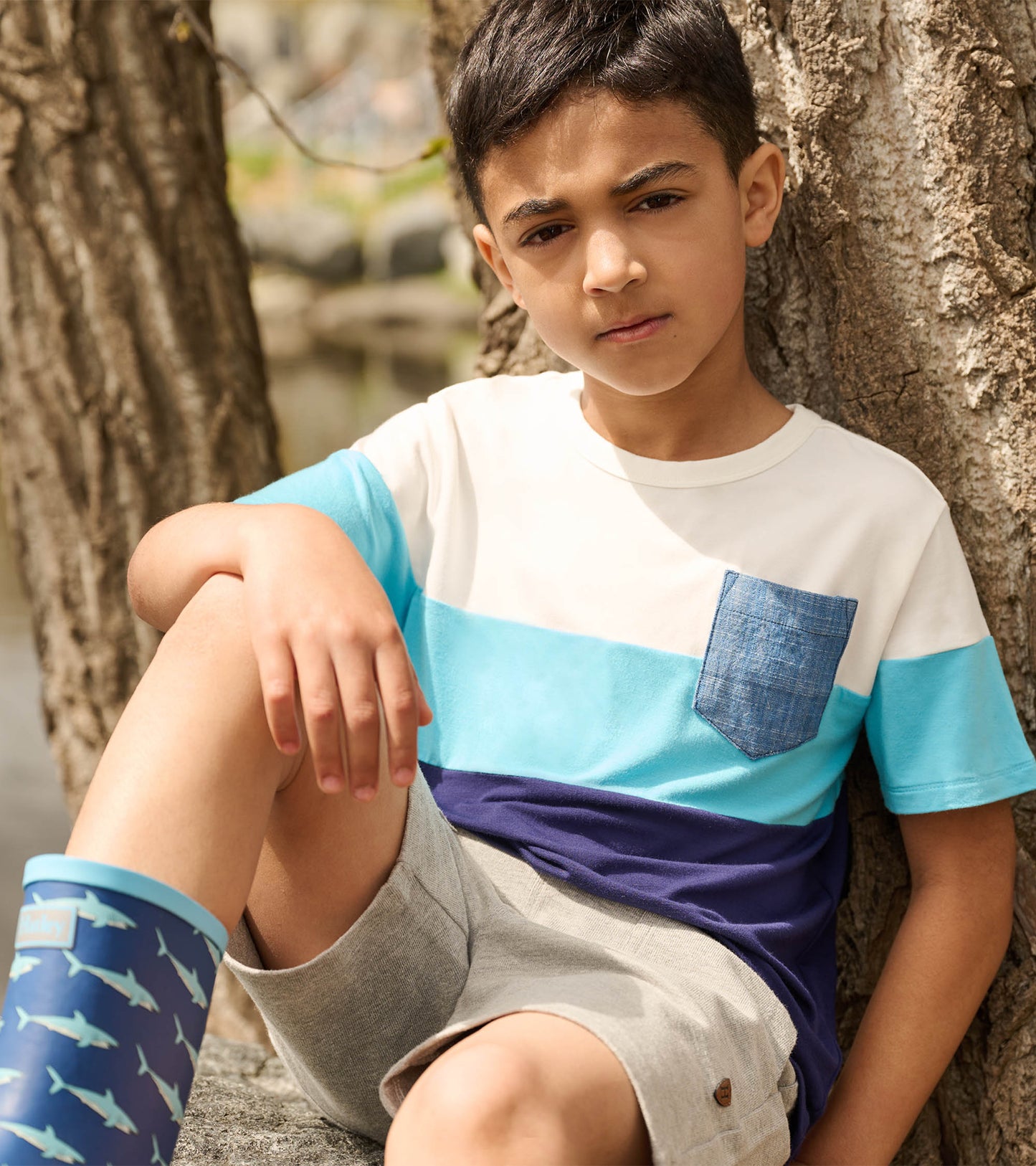 Boys' short-sleeve t-shirt featuring a blue and white color block design with a denim pocket.
