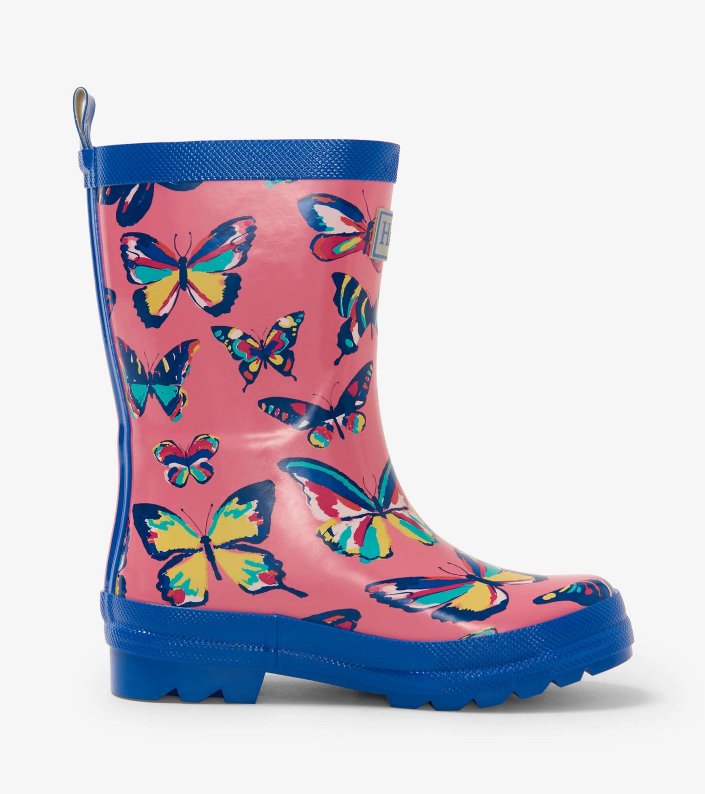 Pink rubber wellies featuring a colorful butterfly pattern and a blue sole, designed for kids. Side view.