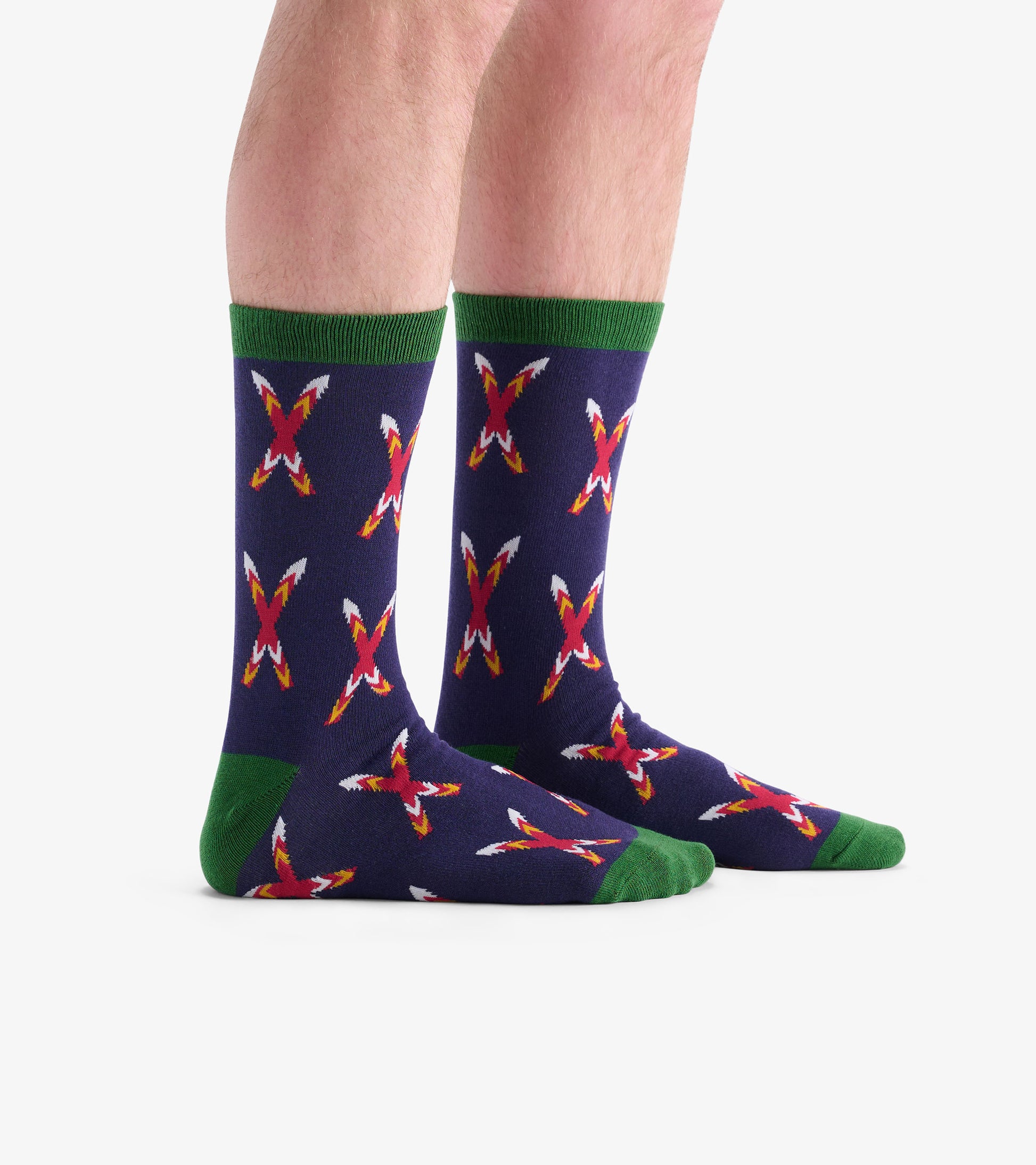 Navy socks with a crossed skis pattern in red and white, featuring green cuffs and soles, suitable for casual wear.