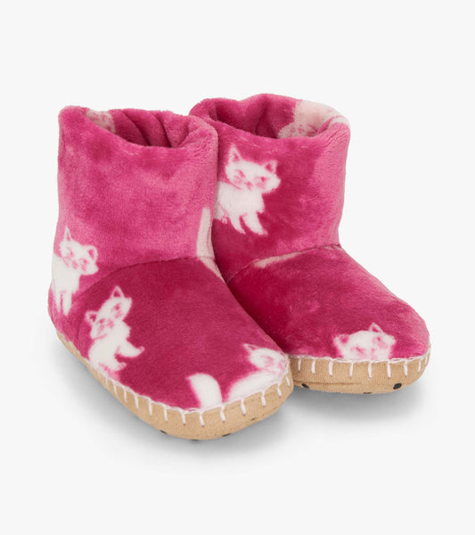 Pink fuzzy fleece slippers featuring white kitty patterns and a soft, cozy design. Ideal for indoor wear.