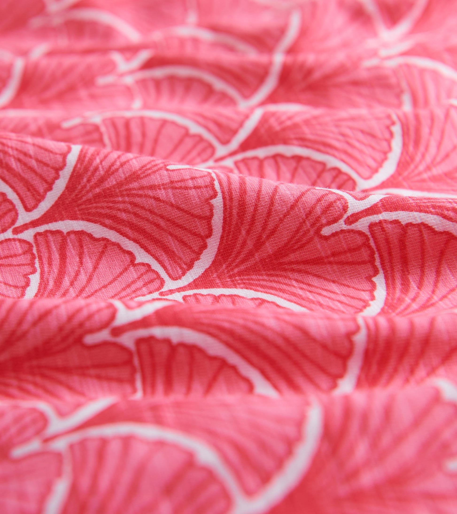 Coral fabric featuring a fan pattern, ideal for summer wear with 3/4 sleeves.